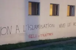 France : tags islamophobes sur une mosquée à Rennes