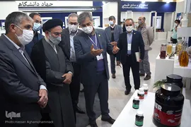 بازدید حجت الاسلام والمسلمین مهدی خاموشی، رییس سازمان اوقاف و امور خیریه از نمایشگاه دستاوردها و توانمندی‌های جهاددانشگاهی