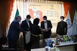 اعطای تندیس فداکاری به خانواده شهدای سلامت آذربایجان شرقی‎‎