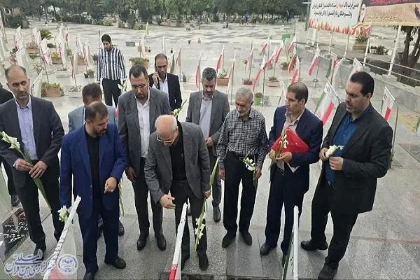آیین گل افشانی مزار خبرنگار شهید هادی باغبانی شهید مدافع حرم