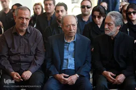 مجید انتظایم، علی نصیریان و احمد مسجد جامعی در مراسم تشییع جنازه عزت الله انتظامی