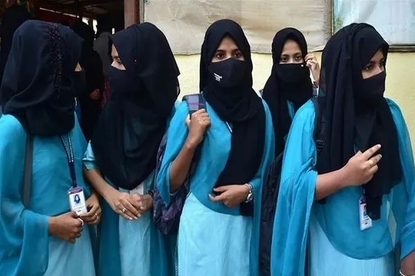 Hindistan’nın Karnataka eyaletinde başörtüsü yasağı yürürlükten kaldırılıyor