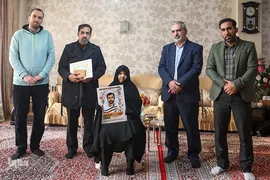 دیدار نمایندگان جامعه قرآنی با خانواده شهید حسین امیدواری
