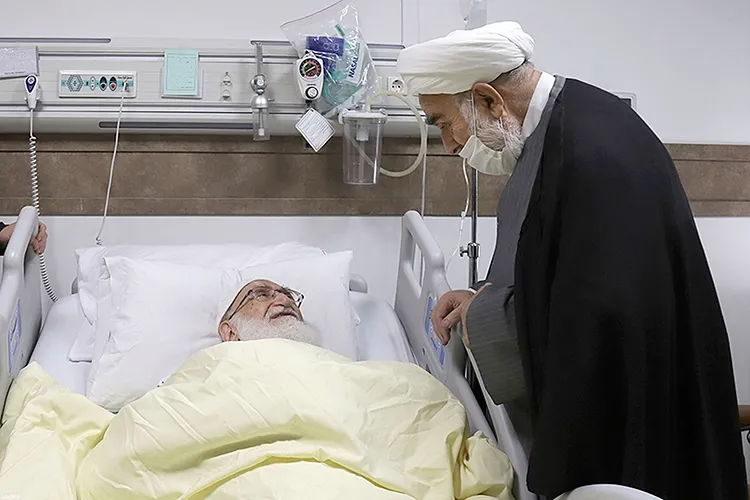 عیادت حجت‌الاسلام محمدی‌گلپایگانی از آیت‌الله نوری همدانی