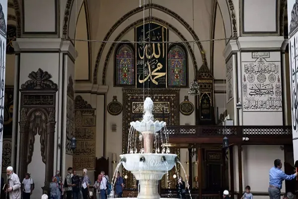 La calligraphie de la mosquée Ulu de Bursa entre tradition et numérique