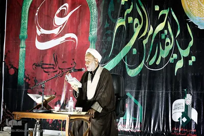 احیای شب قدر در مقبره شهدای دانشگاه امام حسین(ع)