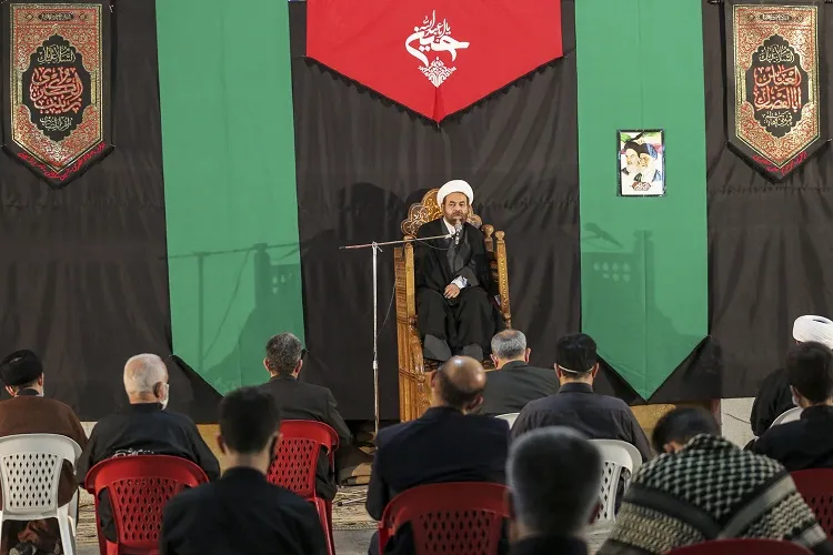 معرفت‌بخشی به جامعه؛ مهم‌ترین هدف عاشورا / در امر به معروف تنها به مسائل جزئی تکیه نکنیم