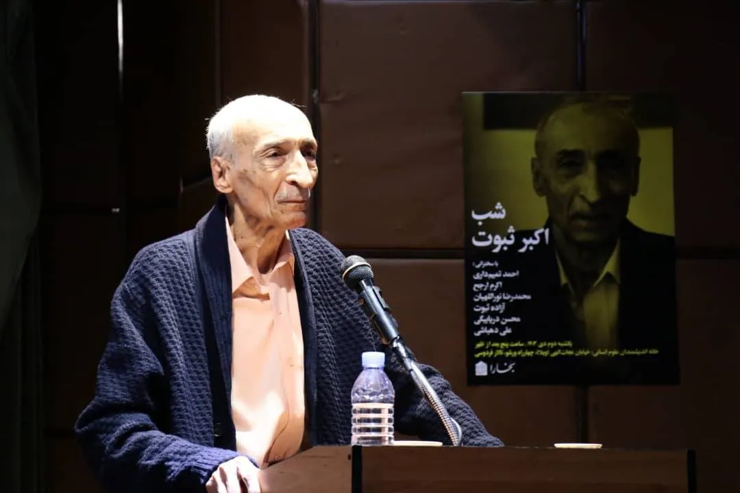 مسئولان گذری به گذشته مذهب خود و علمای بزرگ داشته باشند