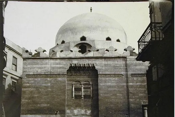 La mosquée Almas Al-Hajib : un joyau architectural de 700 ans au cœur du Caire