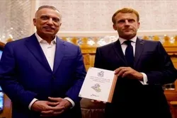 Ayətullah Sistaninin şəkli olan kitab Makronun diqqətini çəkdi – FOTO