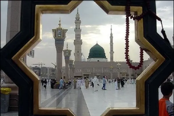 Ziarah Hazrat Fatimah Zahra (ra) di Madinah mewakili pembaca Surah Insan