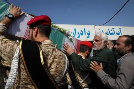 تشییع شهید گمنام با حضور دانش‌آموزان در اهواز