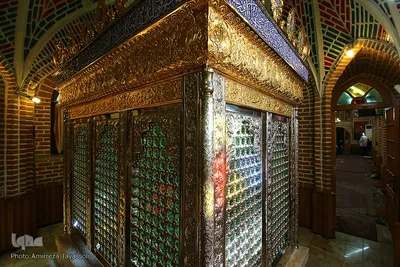 غبارروبی حرم امامزاده سیدجمال‌ بن موسی بن جعفر(ع) ـ تبریز