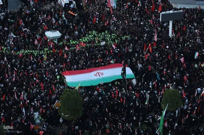  تشییع پیکر مطهر رهبر شهید در مشهد مقدس