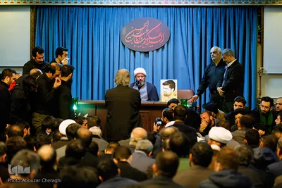 تشییع پیکر جهادگر تهرانی امیرمحمد اژدری بر روی دستان مردم 