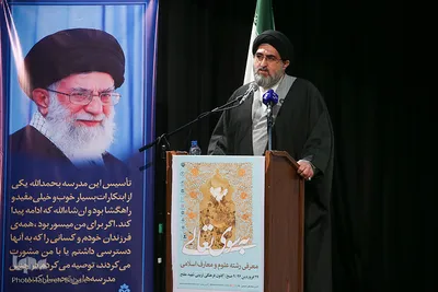 حاج آقاسیدحسینی مدیر دبیرستانهای  معارف اسلامی