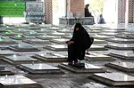 غبار روبی و عطر افشانی مزار مطهر شهدا بمناسبت هفته ی دفاع مقدس- تبریز
