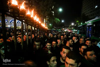 آیین مشعل گردانی نجفی‌های مقیم مشهد در شب تاسوعا‎
