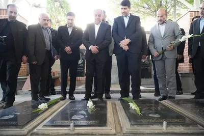 ادای احترام وزیر ارتباطات به شهدا