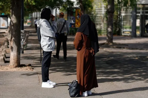 Muslim Girl Takes Hijab Ban in French School to UN