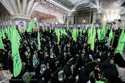خواهران بسیجی در مراسم تجدید میثاق با آرمانهای امام راحل در حرم بنیانگذار کبیر انقلاب اسلامی