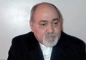من هو المقرئ الإیراني المحبب لدی المصریین؟