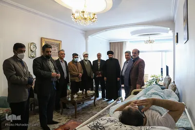 عیادت جمعی از فعالان قرآنی و فرهنگی مشهد از استاد هاشم روغنی، پیشکسوت قرآنی