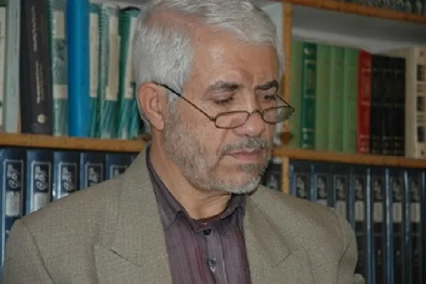 مسئله اصلی انسان یافتن یک انسان قدسی متعالی است که با قرآن حاصل می‌شود