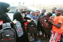“Hüseyn kimdir?” könüllüləri Tanzaniyada yetimləri məktəb hədiyyələri ilə sevindirdi