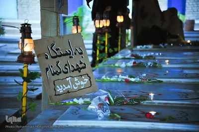 اینجا شمعی روشن است 