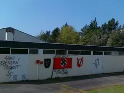 France : des tags pro-nazi et anti-islam dans un stade à la Rochelle