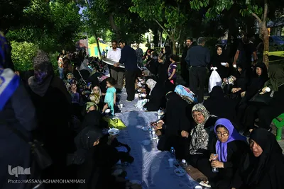 سفره افطار ساده در بوستان رضوان منطقه ۱۰ تهران
