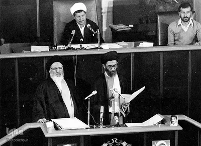 سیدعلی خامنه‌ای از تولد تا رهبری