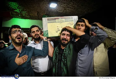 وداع خانواده با پیکر شهید مدافع حرم مهدی نریمانی در معراج شهدا