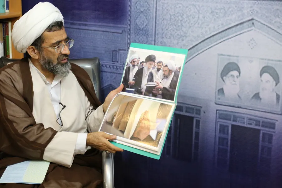 خاطراتی زنده از زندگی علما/ جزوهای خوانده شده قرآن، تقویم ماه آیت‌الله حسن‌زاده آملی بود