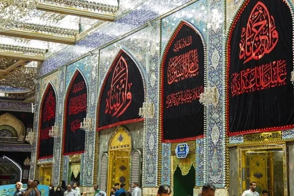 Hz. İmam Hüseyin'in (a.s) Türbesi’ne siyah bayraklar asıldı