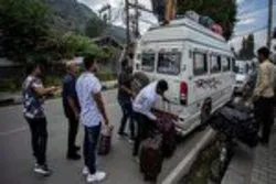Touristen in Kaschmir verlassen die Region nach Terrorwarnung