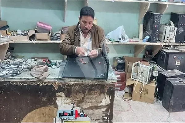 همبستگی شهروند مسیحی مصری با مسلمانان برای استقبال از ماه مبارک رمضان