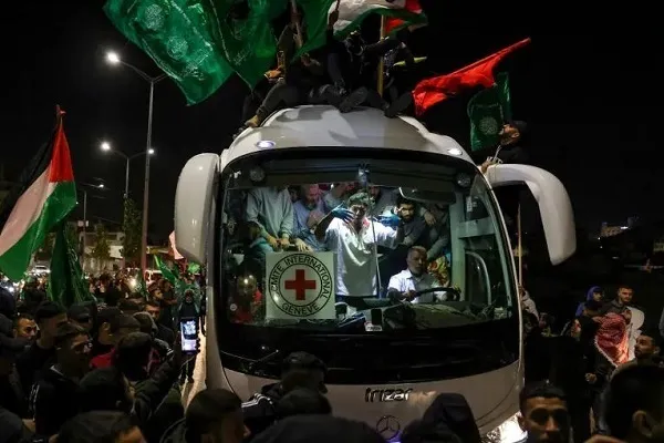 Higit pang Palestino na mga Bilanggo na Pinalaya mula sa mga Kulungan ng Israel ang Ipinalit na Kasunduan sa Hamas