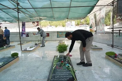 غبارروبی قبور شهدای جنگ تحمیلی 12 روزه