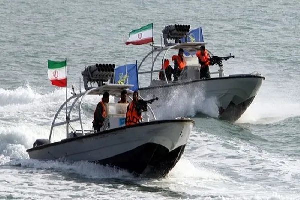 د سپاه پاسدارانوسمندری ځواک د امریکائي سمندري بیړۍ د غلامخه ونیوه