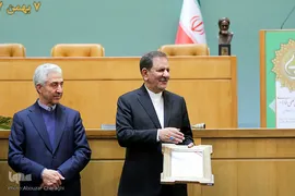از راست اسحاق جهانگیری، معاون اول رییس جمهور و منصور غلامی، وزیر علوم، تحقیقات و فناوری در اختتامیه دهمین جشنواره بین‌المللی فارابی