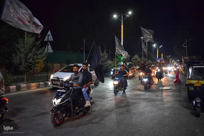 مراسم برافراشتن پرچم عزاداری در کشمیر
