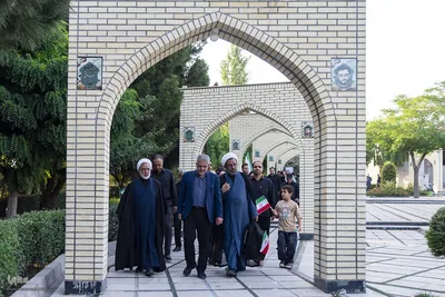 کاروان دانشگاهیان استان البرز پای پیاده در راه تشییع رهبر شهید