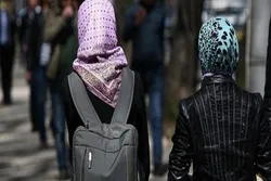 Fransa şagirdlərin valideynlərinə hicabı qadağan edib