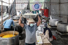 توزیع ۱۰هزارغذای گرم طرح خیریه هم نمک، میان نیازمندان حاشیه نشین تهرانی در روز عید سعید غدیر 