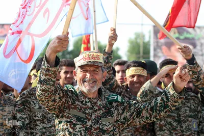 امیر ماهی، عضو بسیج شهر دزفول، 60 سال سن دارد و می‌گوید بسیج یعنی مدرسه عشق.