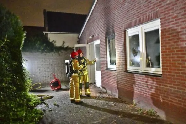 Hollanda'da camiyi yaktılar