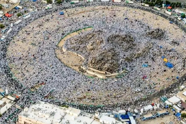 Les pèlerins s’installent sur le mont Arafat