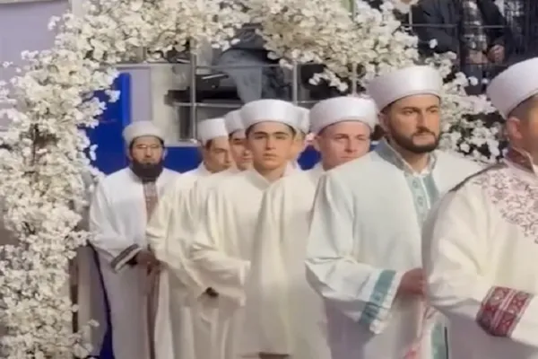 Cerimônia na Turquia Marca Graduação de 122 Memorizadores do Alcorão